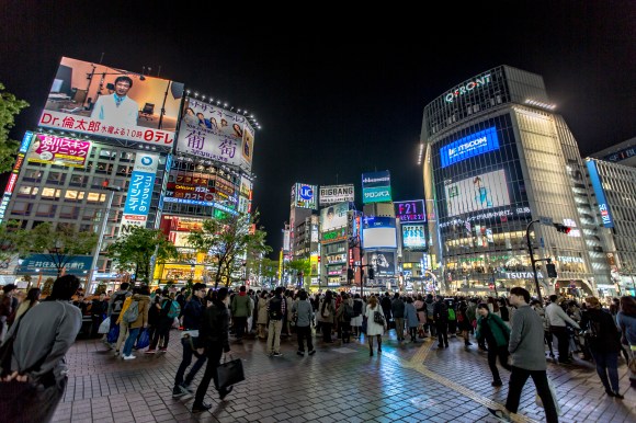 shibuya_district_at_night_2015-04_17806976882